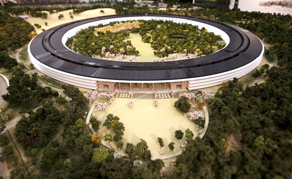 Conselho municipal de Cupertino autoriza a construção do campus da Apple em forma de nave espacial